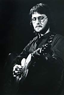 In MEMORY of GERRY RAFFERTY on his BIRTHDAY - Scottish rock singer-songwriter known for his solo hits "Baker Street", "Right Down the Line" and "Night Owl", as well as "Stuck in the Middle with You", recorded with the band Stealers Wheel.   Apr 16, 1947 – Jan 4, 2011    (liver failure) Scottish Bands, Gerry Rafferty, I Need You Love, Musica Rock, British Rock, Stuck In The Middle, Rock Legends, Album Cover Art, Baker Street