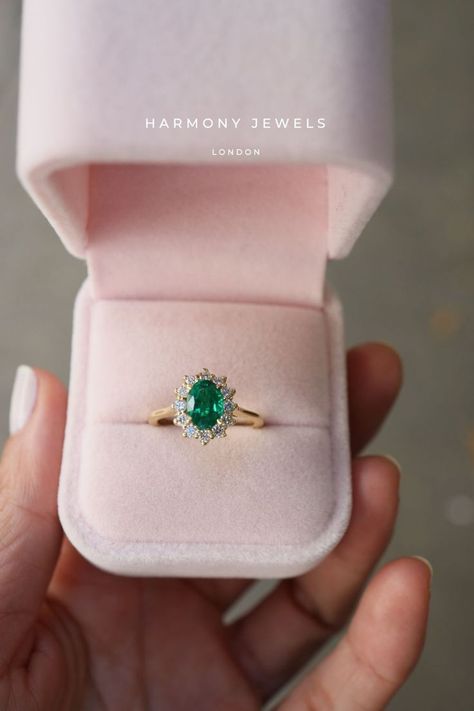 Senior Rings, Engagement Rings Antique, Emerald Engagement Ring Green, Halo Engagement Ring Emerald, Crazy Wedding, Emerald Ring Vintage, Rings Antique, Marriage Ring, Future Engagement Rings