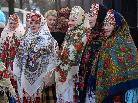 This is how the PLATOK would be worn traditionally. It is still popular today but more like a shawl for shoulders or a scarf. Russian Dress, Russian Clothing, Russian Folk Art, Russian Culture, Russian Folk, Folk Dresses, Folk Embroidery, Russian Fashion, Traditional Fashion