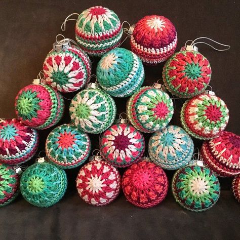 Christmas Ornaments Design, Patterns For Toys, Crochet Christmas Ornaments Free, Crochet Ornament Patterns, Crocheted Christmas, Crochet Ball, Confection Au Crochet, Crochet Xmas, Crochet Christmas Decorations