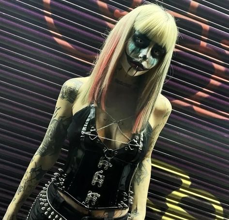 Makeup Girl Aesthetic, Juggalette Makeup, Clowncore Fashion, Astral Realm, Dark Grunge Aesthetic, Joker Makeup, Punk Makeup, Makeup Girl, Swag Girl Style