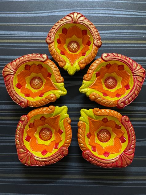 Dm on instagram for orders @utkalp_crafts Deepak Decoration Ideas, Hand Painted Diyas, Diyas Painting, Diya Paintings For Diwali, Diyas Decoration, Diya Paintings, Diy Diyas, Diya Making, Decorative Diya