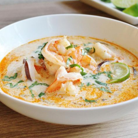 The Best Thai Coconut Soup Recipe Thai Soup Recipes Coconut, Coconut Soup Recipes, Thai Coconut Soup, Thai Soup, Cibo Asiatico, Tasty Thai, Spicy Soup, Coconut Soup, Best Thai