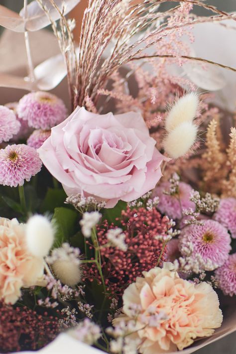 Our winter trending style with muted tones of pink, peach and accents of plum or grey. How beautiful 💐 Luxury Bouquet, Christmas Flower Arrangements, Luxury Winter, Muted Tones, Christmas Flowers, Local Florist, Pink Peach, How Beautiful, Same Day Delivery