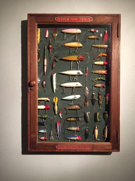 Fishing Lures Display, Antique Fishing Lures, Fishing Basics, Fishing Room, Vintage Fishing Lures, Bass Fishing Lures, Bass Fishing Tips, Fishing Decor, Vintage Fishing