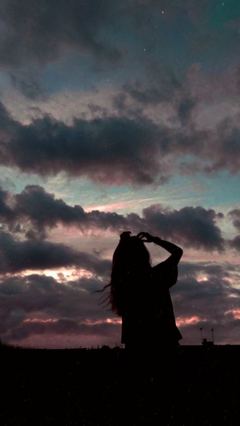 Sunset Silhouette Photography, Watching The Sunset Aesthetic, Black Ethereal Aesthetic, Summer Nostalgia Aesthetic, Sunset Cartoon, Sunset Photography People, Late Night Vibes, Dark Sunset, Clouds Pink