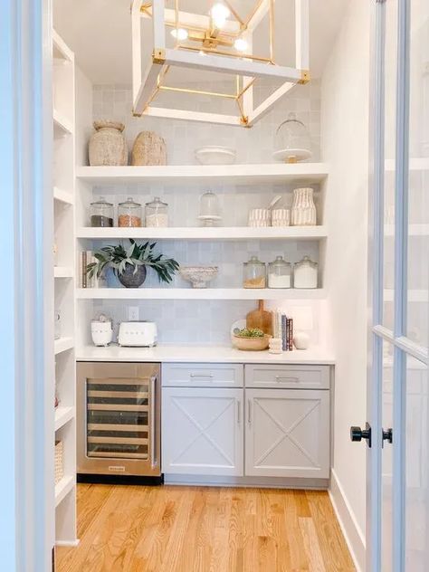 Discover 9 practical tips to transform your walk-in pantry into a well-organized and efficient space. Categorize items, invest in storage containers, utilize vertical space, label everything, and more. Start organizing your pantry today and enjoy the benefits of a clutter-free kitchen. Pantry Countertop Open Shelving, Visible Pantry Ideas, Coastal Pantry Ideas, Walk In Pantry With Wine Fridge, Long Walk In Pantry, Open Walk In Pantry, Butlers Pantry Under Stairs, Wine Fridge In Pantry, Butler Pantry Must Haves