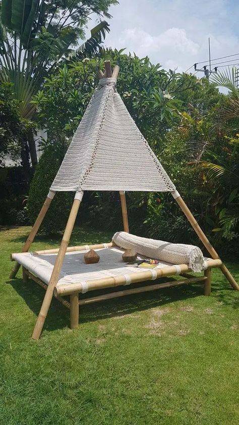 Outdoor Diy Furniture, Teepee Tent, Garden Makeover, Backyard Diy Projects, Outdoor Gardens Design, Outdoor Diy, Pallet Furniture Outdoor, Outdoor Decor Backyard, Garden Seating