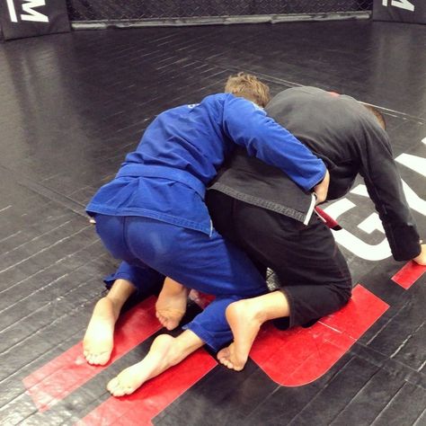 Oleksander Humen’s Instagram post: “‼️Drill of the week ‼️  Turtle position counter➡️Kneebar   Thank you for watching and sharing!  Stay safe and healthy!  #humenbjjandfitness…” Bjj Drills, Jiu Jitsu Tattoo, Jiu Jitsu Fighter, Strenght Training, Strength And Conditioning Workouts, Jiu Jitsu Techniques, Bjj Jiu Jitsu, Mma Gym, Bjj Belts