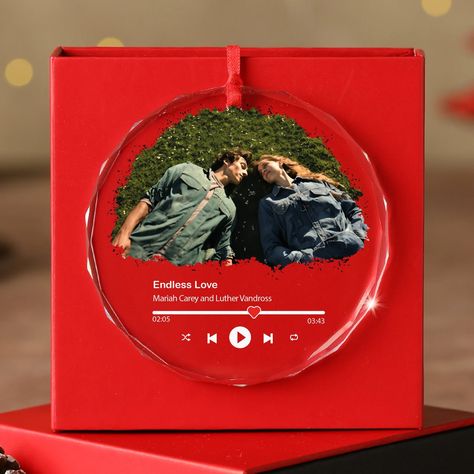 Song Plaque Christmas Gift Music Player Ornament Custom Song Gift - Etsy Vietnam Photo Song, Song Gift, Song Plaque, Music Plaque, Playlist Music, Meaningful Lyrics, Couples Ornaments, Friends Photo, Mantel Shelf