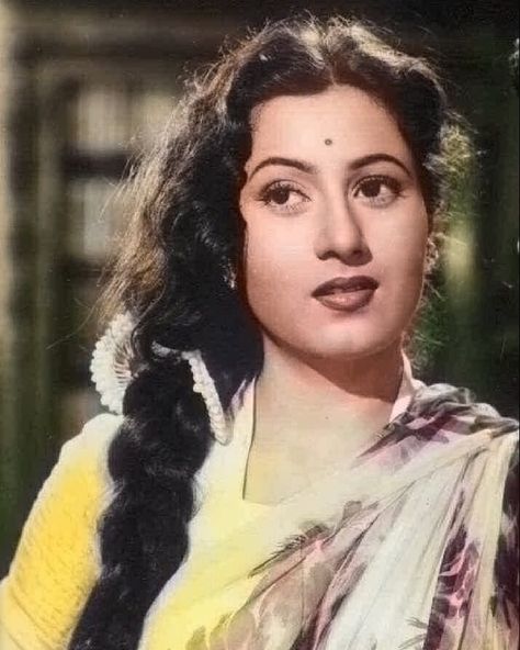 Madhubala Saree Look, Madhubala Actress Wallpapers, Madhubala Aesthetic, Old Actress Indian, Madhubala Actress, Bollywood Aesthetics, Madhu Bala, Amit Aggarwal, Rekha Actress