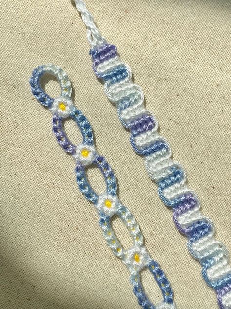 Summer Vsco Bracelets, Friendship Bracelet Set Ideas, Difficult Friendship Bracelet Patterns, Trendy Friendship Bracelets, Embroidery Designs Bracelets, Advanced Friendship Bracelets, Pretty Friendship Bracelet Patterns, Friendship Bracelet Sets, Friendship Bracelet Set