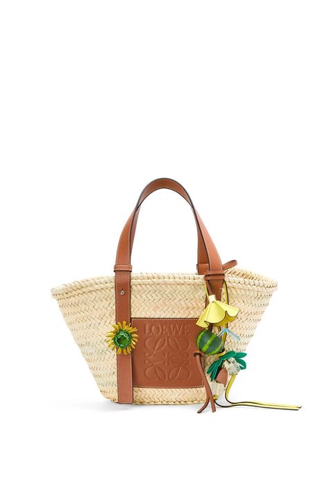 Basket bag in palm leaf and calfskin Natural/Tan - LOEWE Loewe Basket Bag, Play Converse, Traditional Baskets, Basket Crafts, Loewe Bag, Natural Tan, Basket Bag, Palm Leaf, Wicker Baskets