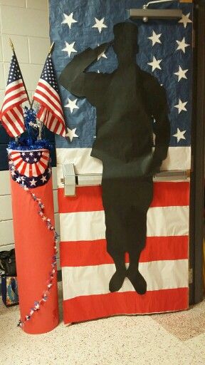 Veterans day Memorial Day Backdrop, Veterans Day Door Decorations Classroom, Veterans Day Door Decorations, Veterans Day Centerpieces, Veterans Day Decorations, Veterans Day Celebration, Veterans Day Activities, Poppy Craft, Patriots Day