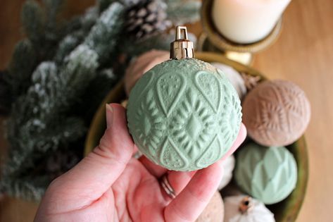 How to Upcycle Christmas Ornaments with Baking Soda Paint - The Simple Homeplace Repurpose Old Christmas Ornaments, Upcycle Old Christmas Ornaments, Paint Old Ornaments, Old Ornaments Repurpose, Upcycling Ornaments, Jadeite Ornaments, Upcycle Ornaments, Upcycle Christmas Ornaments, Ugly Ornaments