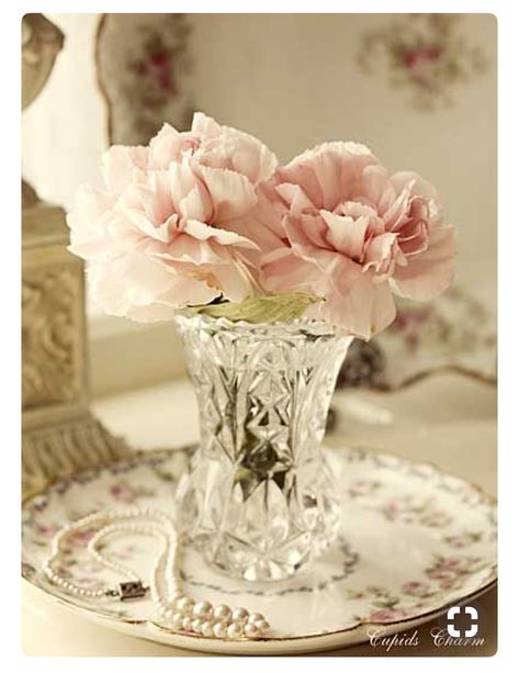 Flowers Terrace, Crystal Vase Decor, Rose Crystal, Magical Life, Setting Ideas, Card Table, Antique Plates, Chic Flowers, Cocktail Reception