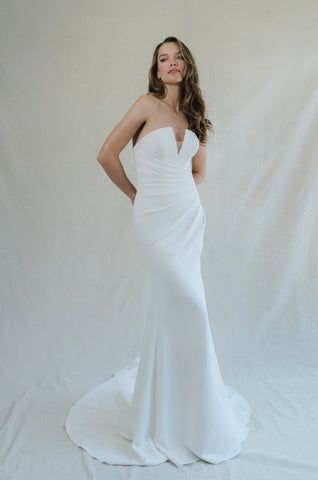 Couture Aesthetic, Fit And Flare Gown, Top Wedding Dress Designers, Anne Barge, Timeless Wedding Dress, Wedding Dress Store, Kleinfeld Bridal, Flare Gown, Fit And Flare Wedding Dress