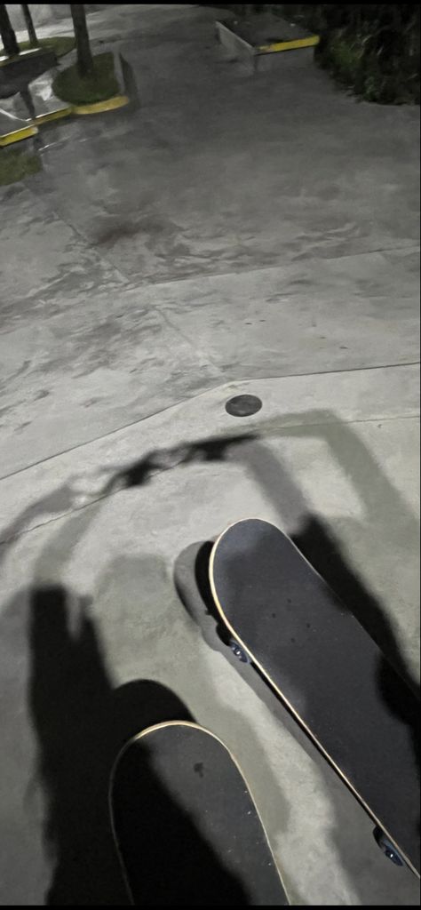 aesthetic rockstar girlfriend Skateboarding Wallpaper Aesthetic, Skater Wallpaper Iphone, Late Night Skateboarding, Skater Wallpaper, Skater Core, Skateboard Aesthetic, Skater Boys, Skate Style, Dream Room Inspiration