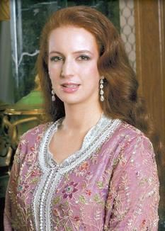 GOD is Beautiful     Because    SAR  Lalla Salma Bennani  is  a wonderful  ,slender  women   who take   all  the mens in the earth  in many worlds of Beauty,érotic,élégance,cleverness,spirit,  zen and méditation !   Lalla Salma,you are always the Best and number 1 in the world. Lalla Salma, Caftan Gallery, Moroccan Kaftan Dress, African Royalty, Moroccan Women, Moroccan Kaftan, Style Royal, Estilo Real, Moroccan Caftan