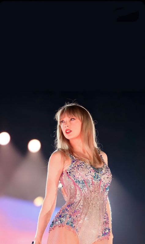 #taylorswift #taylornation #taylorsversion #theerastour #taylorswiftwallpaper @taylornation13 Lover Performance, Taylor Swift Lover, Taylor Swift Tour Outfits, Estilo Taylor Swift, Taylor Swift Cute, Swift Photo, Taylor Swift The Eras Tour, Taylor Swift Outfits, Taylor Swift Videos