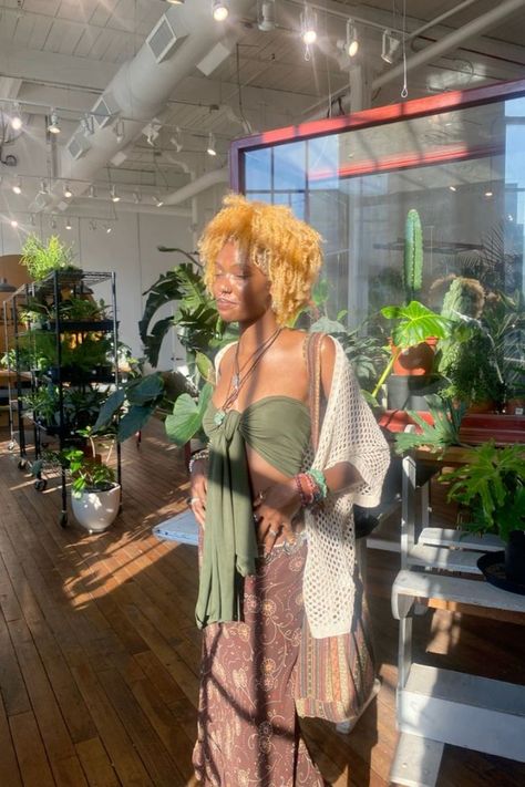 Boho Earthy Outfits Black Women, Cute Spiritual Outfits, Cold Weather Earthy Outfits, Bohemian Clothing Aesthetic, Earthy Shorts Outfits, Earthy Boho Black Woman Aesthetic, Earthy 90s Fashion, Colorful Earthy Outfits, Boho Style Outfits Black Women