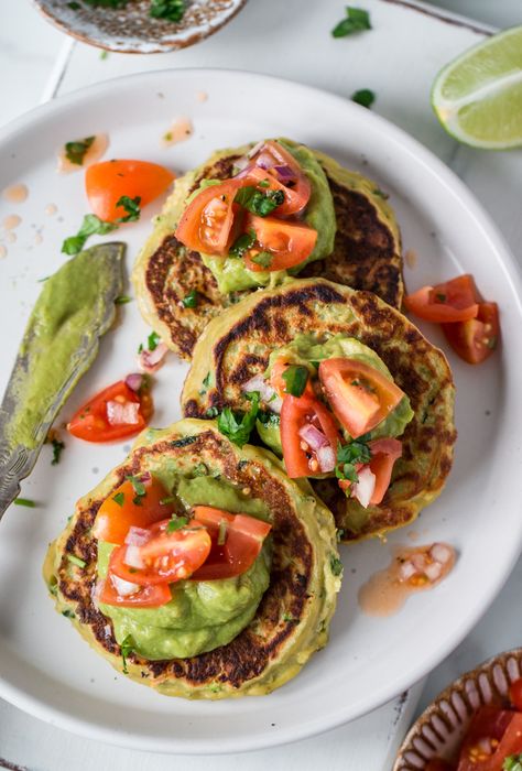 THE BEST SAVOURY VEGAN PANCAKES WITH AVOCADO – Vegan Breakfast Options, Pancake Calories, Quick Easy Vegan, Pancake Toppings, Vegan Bacon, Savory Pancakes, Snacks Healthy, Homemade Guacamole, Vegan Potato