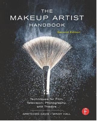 17 Books To Read If You Want To Become A Professional Makeup Artist, Or If You Just Simply Love Makeup Television Photography, Makeup Artist Studio, Becoming A Makeup Artist, Makeup Artist Kit, Hollywood Makeup, Makeup Books, Freelance Makeup Artist, Makeup Artist Tips, Makeup Pro