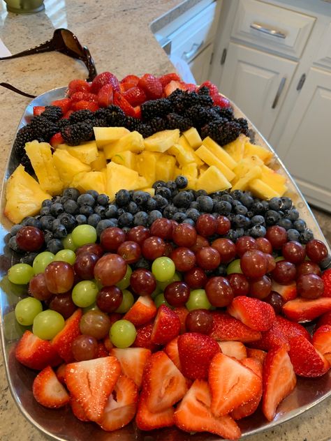 Fruit Cleanse, Veggie Plate, Fruit Platter Designs, Food Babe, Healthy Food Dishes, Food Therapy, Healthy Food Motivation, Healthy Lifestyle Food, Fruit Tray