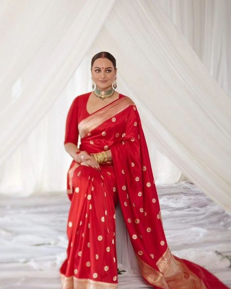 Discover Sonakshi Sinha's stunning wedding reception looks! From her traditional red Chand Butta saree by Raw Mango to the intricate zardozi kurta set by Anita Dongre, explore the beautiful details of her bridal outfits. Perfect inspiration for brides-to-be seeking timeless elegance and modern charm. #SonakshiSinha #WeddingReception #BridalWear #RawMango #AnitaDongre #IndianWeddingFashion #BridalJewellery Dark Red Blouse, Designer Sarees Wedding, Bengali Bride, Saree Gown, Indian Silk Sarees, Sonakshi Sinha, Wedding Clothes, Bridal Sarees, Saree Trends