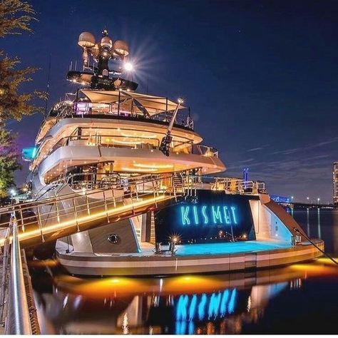 "Kismet" Yacht by Lürssen Luxury Yacht Interior, Micro Camper, Private Yacht, Yacht Interior, Cool Boats, Yacht Life, Bigger Boat, Boats Luxury, Yacht Boat