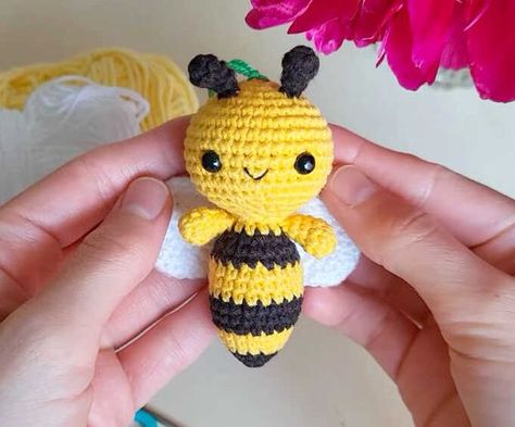 Crochet Bee Free Pattern - Amigurumi Free Crochet Bee Amigurumi, Crochet Bubble Bee Pattern, Crochet Bee Amigurumi, Free Bee Crochet Pattern, Bee Crochet Patterns Free, Crochet Bee Pattern Free, Crochet Honey Bee, Crochet Bees, 2 Groovy