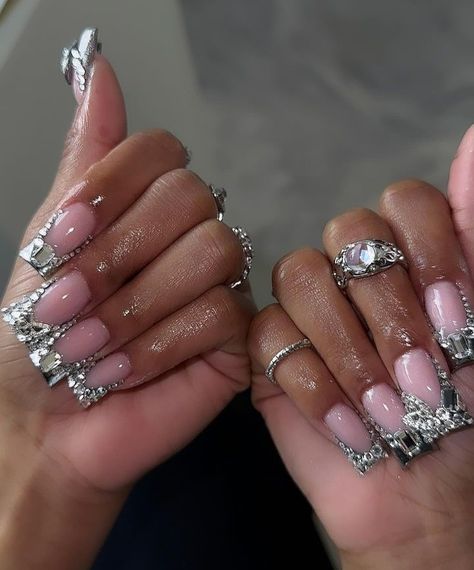 Silver Nails Birthday, Silver Acrylic Nail Designs Prom, Acrylic Diamond Nails, Prom Silver Nails, Silver Nail Inspo Acrylic, Sliver Nails Black Women, Silver Junk Nails, Silver Duck Nails, Silver Diamond Nails