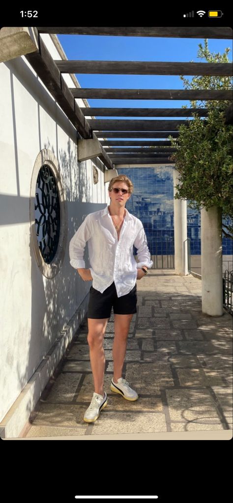 francisco borsoi 
old money
aesthetic 
lujo 
blanco 
royal 
classy 
money Summa Aesthetic, Old Money Outfits Men Summer, Francisco Borsoi, Money Core, Mens Clothing Styles Summer, Stockholm Summer, Summer Outfits Men Beach, Guy Aesthetic, Mens Beach Style