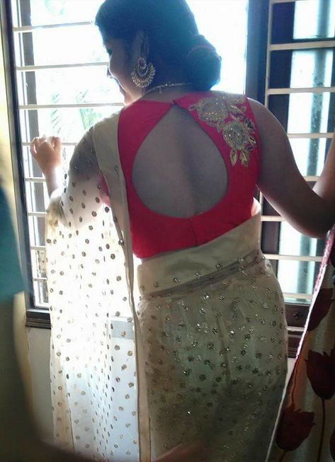 Blawos Design New, ब्लाउज बैक नेक डिजाइन, Cotton Blouse Design, Saree Blouse Neck Designs, Blouse Back Neck Designs, Blouse Back, New Blouse Designs, Sari Blouse Designs, Blouse Designs Indian