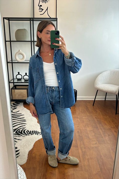 Denim Shirt Outfit Fall, Oversized Denim Shirt Outfit, Autumn Shirt Outfit, Oversized Shirt Outfit, Denim Shirt Outfit, Oversized Denim Shirt, Smart Casual Dress, Outfit Inspo Fall, Mom Outfits