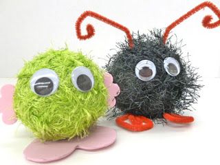 fuzzy monsters, kids craft for Halloween, yarn and styro foam balls Craft For Halloween, Nanny Activities, Bean Bag Filler, Bowling Ball Art, Halloween Yarn, Styrofoam Crafts, Teaching Crafts, Monster Crafts, Halloween Arts And Crafts