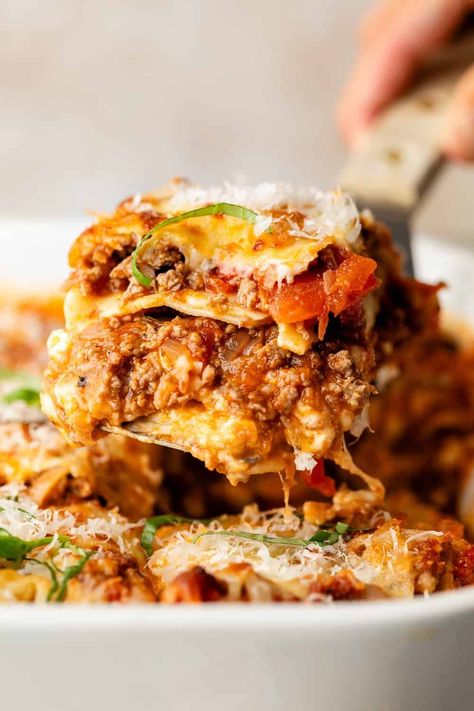 Looking for a high-protein meal? Try this Cottage Cheese Lasagna recipe! Packed with ground beef, turkey sausage, diced tomatoes, marinara, and a three-cheese layer in every bite, it's easy to make and sure to be a hit with everyone! High Protein Lasagna, Cottage Cheese Lasagna Recipe, Cottage Cheese Lasagna, Lasagna With Cottage Cheese, High Protein Recipe, Baked Lasagna, Protein Recipe, Cheese Lasagna, Protein Meal