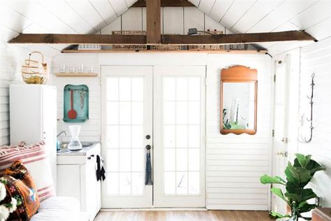 How this Couple Lives in a 200-Square-Foot Garage ~ After seeing the tall ceilings, exposed beams and clever use of space, maybe this couple's idea to move into a garage wasn't so crazy. Converted Garage, Garage Studio, Best Tiny House, Interior Minimalista, Garage Conversion, Garage Makeover, Tiny Living, Scandinavian Home, Small Space Living