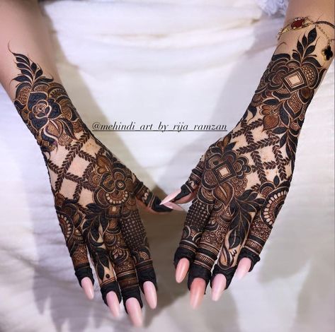 New Mehndi Design 2024 Back Hand, 3d Mehendi Designs, Back Hand Mehndi Designs Stylish, Short Mehndi Design, Front Mehndi Design, Khafif Mehndi Design, मेहंदी डिजाइन, Very Simple Mehndi Designs, Simple Mehndi Designs Fingers