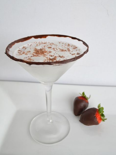 Easy Chocolate Martini Recipe, Chocolate Covered Cherry Martini Recipe, Chocolatini Martini, Clear Chocolate Martini Recipe, Godiva Chocolate Martini, Chocolate Martinis, Fancy Bar, Chocolate Martini Recipe, Unique Cocktail Recipes