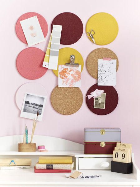 So einfach: Pinnwand aus Korkuntersetzner basteln Pinboard Diy, Make Your Own Pins, Cork Board Wall, Cork Coasters, Ikea Diy, Hacks Diy, Cork Board, Diy Hacks, Diy Organization