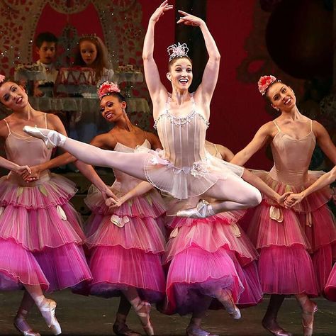 Nutcracker Ideas, Ballet Costumes Tutus, Ballerina Barbie, New York City Ballet, George Balanchine, Ballet Dance Videos, World Dance, Ballet Clothes, Ballet Photos