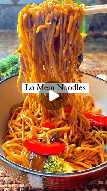 Disha Nayak on Instagram: "Exposing My Best Recipes: Lo Mein Noodles👇

These noodles are better than takeout and so easy to make at home! You gotta try this!

Full recipe:
- start off by grabbing your pan and sauté together 4 cloves garlic, 1 inch ginger, and 1tsp chilli flakes 
- Once the garlic is lightly browned toss in your veggies of choice (I added carrots, broccoli, and red pepper)
- Let that sauté for 2-3min while you prepare the sauce by combining:

1/4 cup soy sauce
2tbsp dark soy sauce
1/3cup water
2tbsp sriracha
1sp brown sugar
1tsp sesame oil

- then pour that sauce into your veggies, let that simmer for 2min, toss in your noodles and Enjoy!!

#recipe #homemade #food #healthy #reels #foodie #easyrecipe #dinnerideas #cooking #foodinstagram" Asian Dumpling Recipe, Asian Food Appetizers, Veggie Lo Mein, Garlic Noodles Recipe, Carrots Broccoli, Lo Mein Noodles, Dark Soy Sauce, Lo Mein Recipes, Asian Noodle Recipes