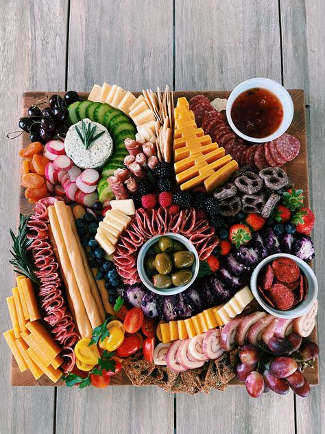 Cutlery Board, Shacotery Board, Cutlery Board Food Ideas, Pinterest Charcuterie Board, Chatureie Board, Charspookerie Board, Sharqutery Board With Food, Grazing Food, Charcuterie Board Meats