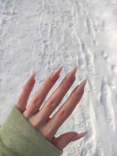 Long Sharp Nails Design, Sharp Nails Aesthetic, Stiletto Nude Nails, Medium Stiletto Acrylic Nails, Russian Nails Manicures, Medium Stilleto Nails, Almond Nude Nails, Nude Nails Acrylic, Long Nails Almond