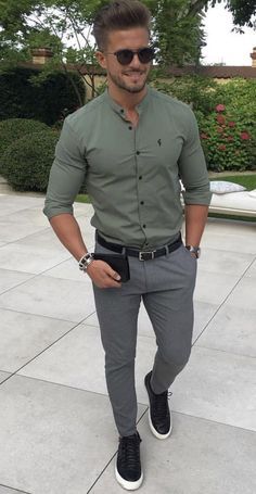 Mens Business Casual Outfits, Formal Men Outfit, Short Men, Mens Fashion Wear, Men Fashion Casual Shirts, Formal Mens Fashion, Stylish Men Casual, Shirt Casual Style, Mens Casual Dress Outfits