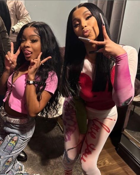 Lola Brooke, Cardi B Pics, Cardi B Photos, Nicki Minaj Pictures, Healthy Skin Tips, Black Celebrities, Bff Goals, Song Artists, Female Rappers