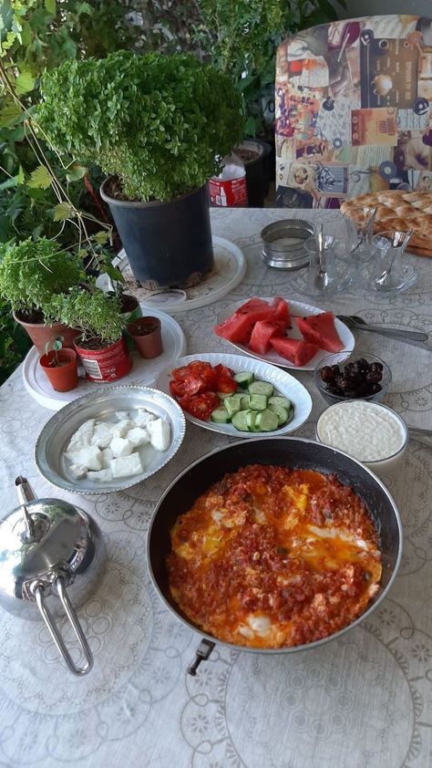 Albanian Breakfast, Meal Diet Plan, University Life Aesthetic, Aesthetic Future, Romantic Breakfast, Iranian Cuisine, Ig Food, Meal Box, Tumblr Food