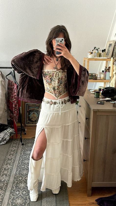 Fairycore Dress Outfit, Hippie Music Festival Outfit, Lacey Outfits Aesthetic, Lumineers Outfit, Summer Fairy Outfits, Aurora Outfit Ideas, Libra Midheaven, Fairy Festival Outfit, Concert Festival Outfit