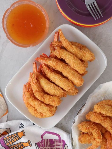 Need an appetizer idea? These coconut shrimp coated in Panko bread crumbs and shredded coconut are deep-fried until golden and crisp to perfection. They're a delicious medley of sweet and savory and seriously addictive. Filipino Coconut Macaroons, Filipino Appetizers, Best Shrimp Recipes, Coconut Baking, Coconut Bread, Shrimp Seasoning, Coconut Macaroons, Panko Bread Crumbs, Coconut Shrimp